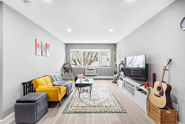 Building Photo - 120 32nd St