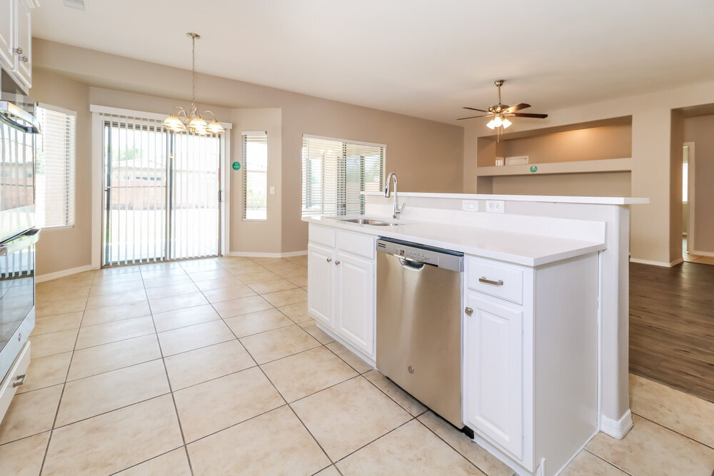 Building Photo - 25571 W St James Ave