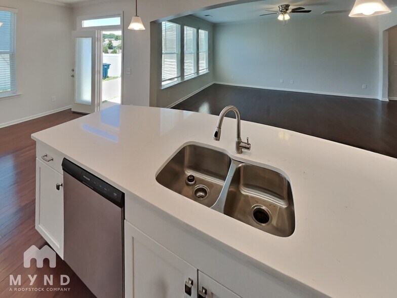 Building Photo - 776 River Park Road