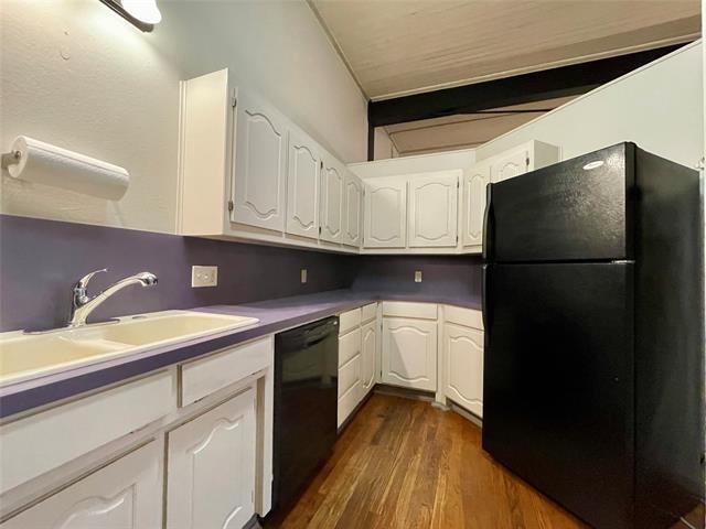 Building Photo - 105 W Hickory St