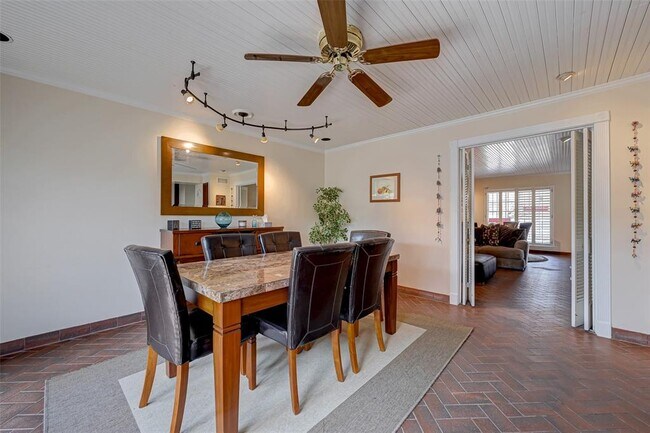 Building Photo - 6329 Del Monte Dr