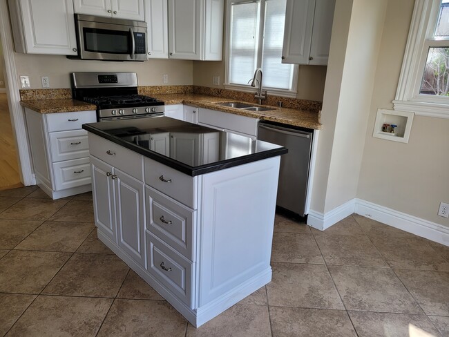 Building Photo - 8839 Cashio St