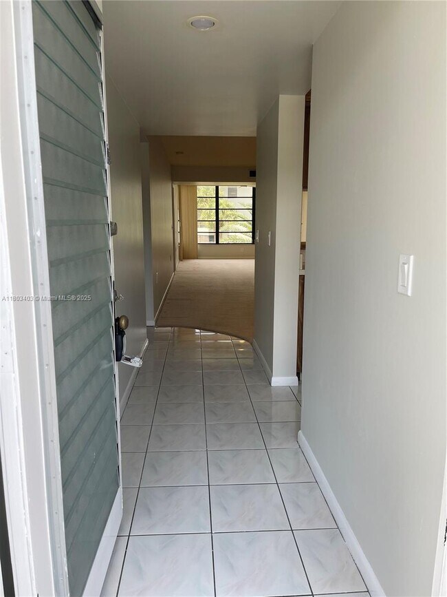 Building Photo - 1721 Whitehall Dr