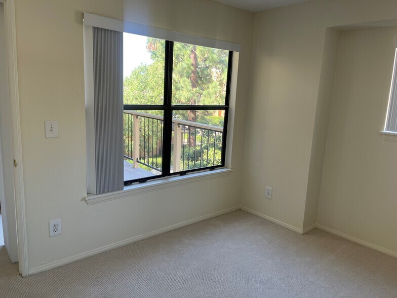 Building Photo - 10655 Lemon Ave