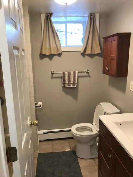 Building Photo - 8 Sunset St