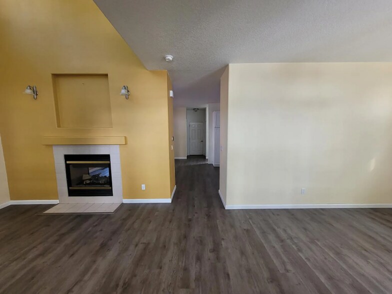 Building Photo - 5686 NE Canard Dr