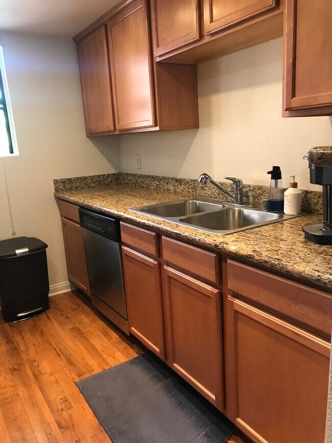 Building Photo - 12055 Alta Carmel Ct