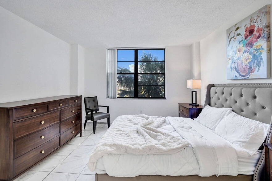 Building Photo - 777 NW 155th Ln