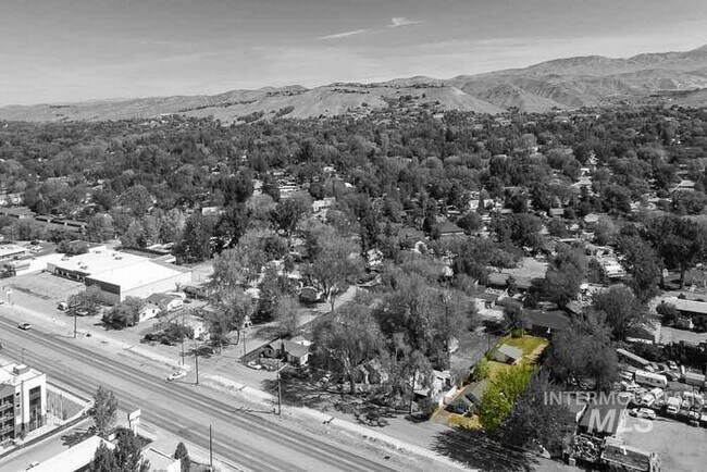 Building Photo - Charming 2 Bed, 1 Bath Single-Family Home ...