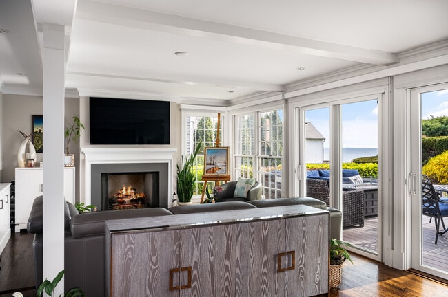 Building Photo - 187 Dolphin Cove Quay