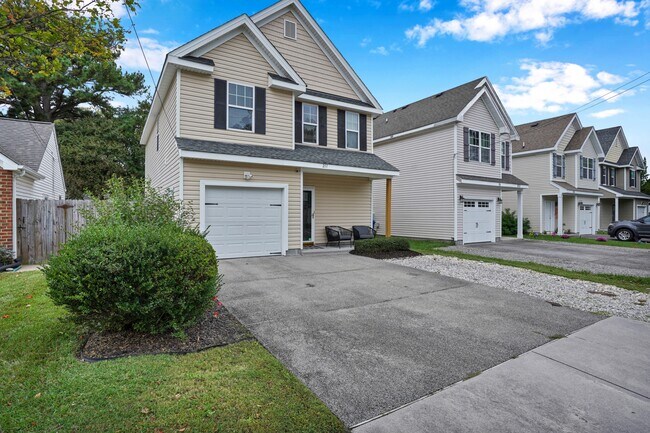 Building Photo - 211 Thalia Rd