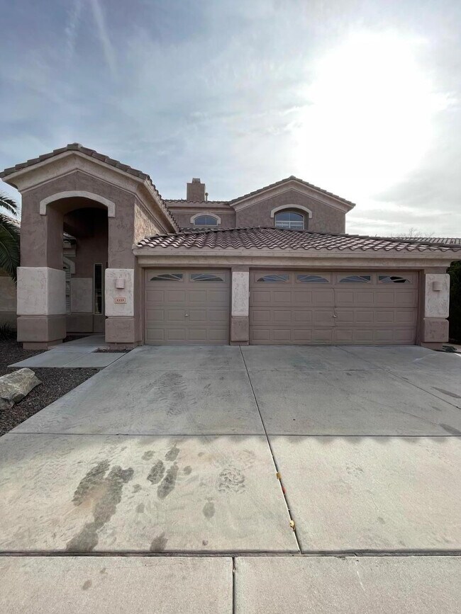 Building Photo - 2225 E Detroit St