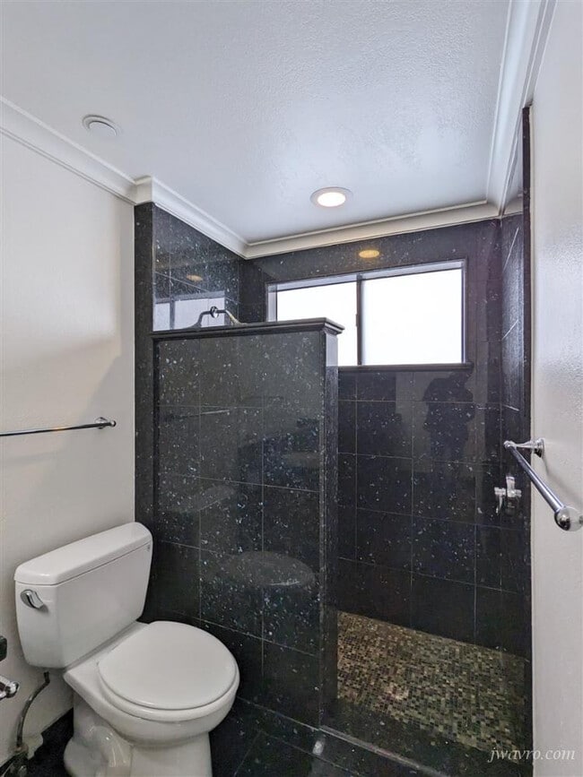 Building Photo - 2 Fallon Pl