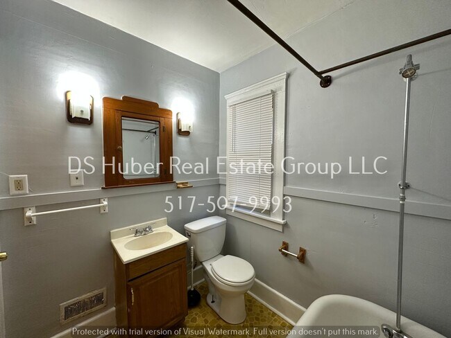 Building Photo - 1415 Lansing Ave