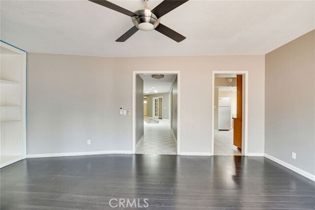 Building Photo - 1015 E Walnut Ave