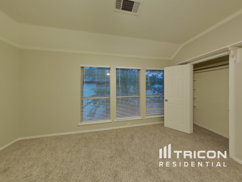 Building Photo - 11222 Raveneaux Dr