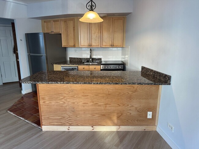 Building Photo - 516 Green St