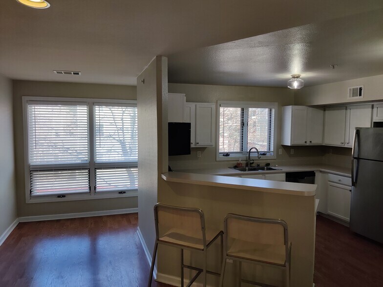 Building Photo - 1320 S Monaco Street Pky