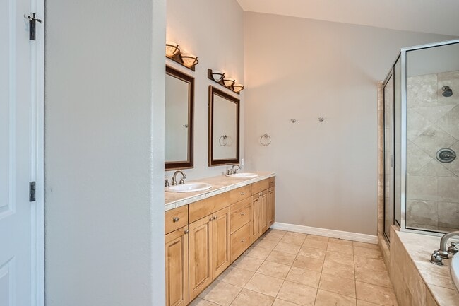 Building Photo - 247 S Garfield St