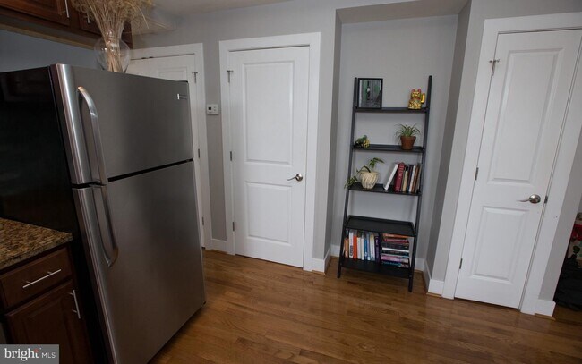 Building Photo - 2 17th St SE