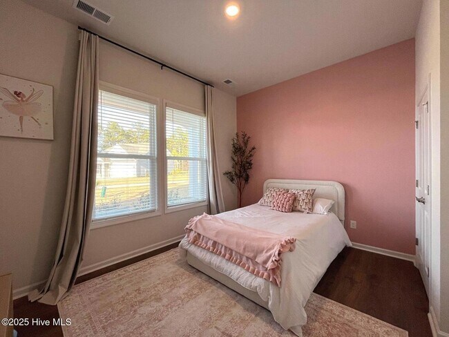 Building Photo - 742 Carnegie court