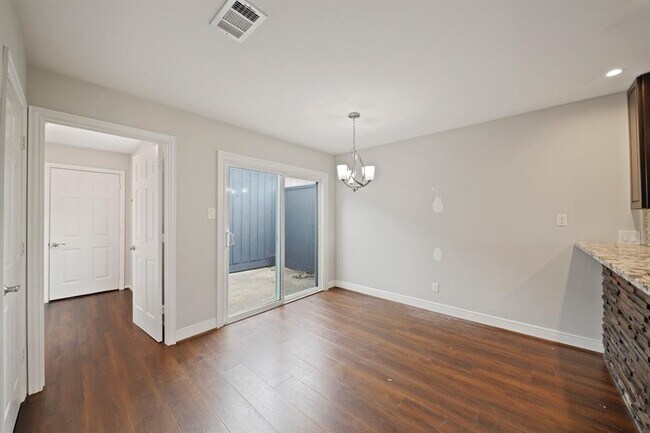 Building Photo - 414 Fox Briar Ln