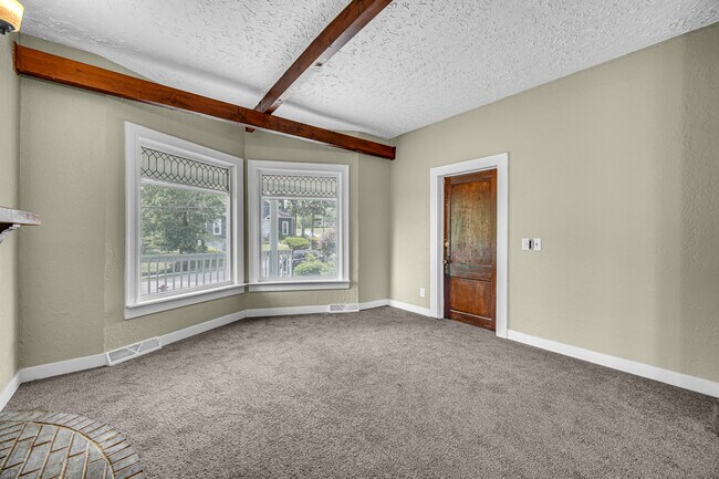 Building Photo - 402 Nicholson St