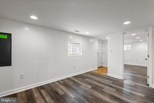 Building Photo - 141 Uhland Terrace NE