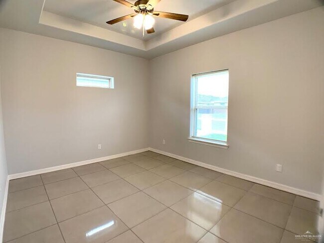 Building Photo - 10 Bahamas Dr