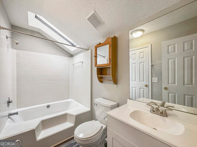 Building Photo - 2380 Union Point Jct