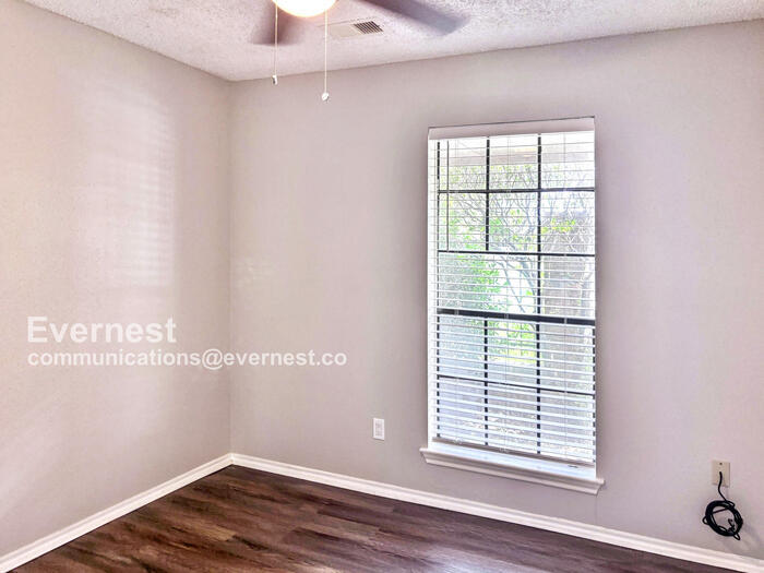 Building Photo - 2734 Indian Trail Dr
