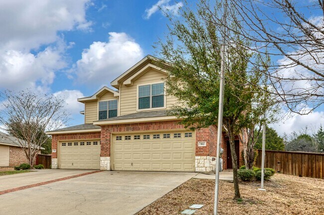 Building Photo - Beautiful 3 Bedroom Townhome located in Lavon,Texas!