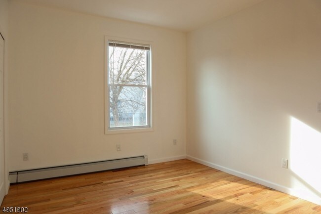 Building Photo - 373 N 6th St