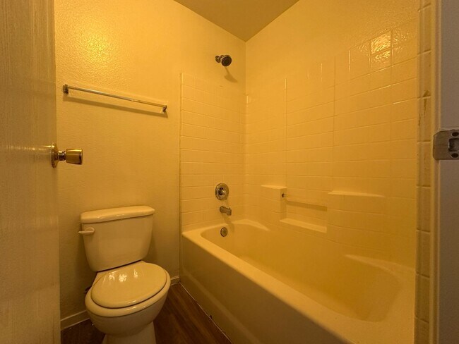 Building Photo - 4p5227 *