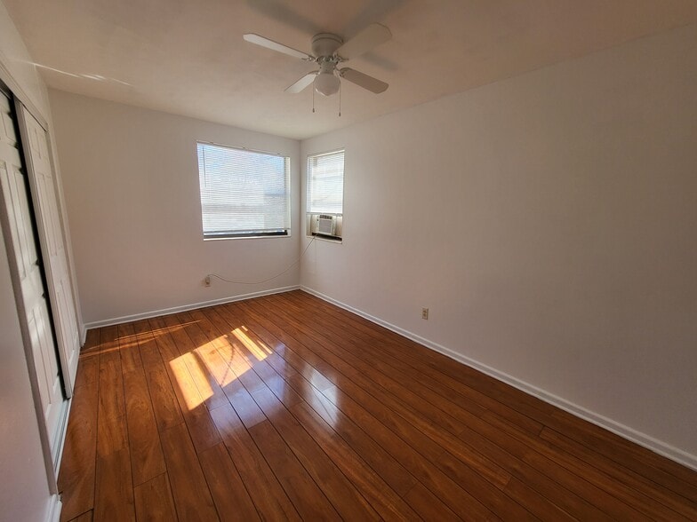 Building Photo - 3365 Drew St