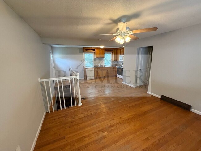 Building Photo - 504 N Westwood Dr