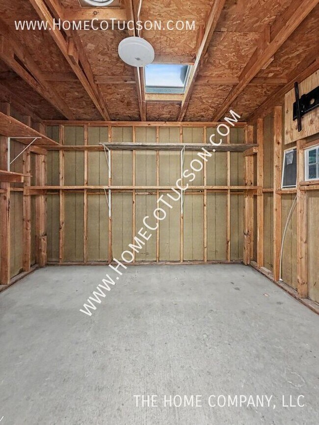 Building Photo - 1430 E Iowa Dr