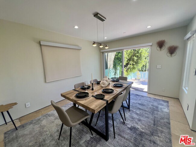 Building Photo - 3943 Fredonia Dr