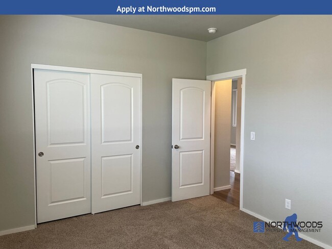 Building Photo - $500.00 Off First Months Rent Holiday Spec...