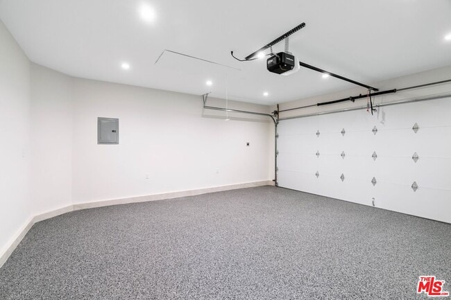 Building Photo - 2301 Donella Cir