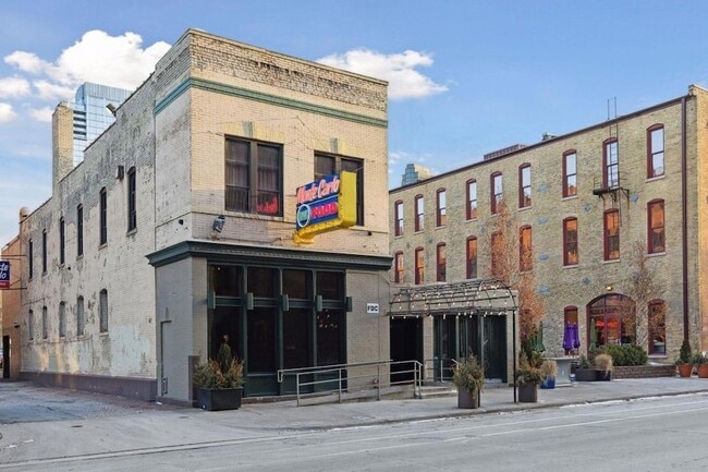 Building Photo - 700 N Washington Ave