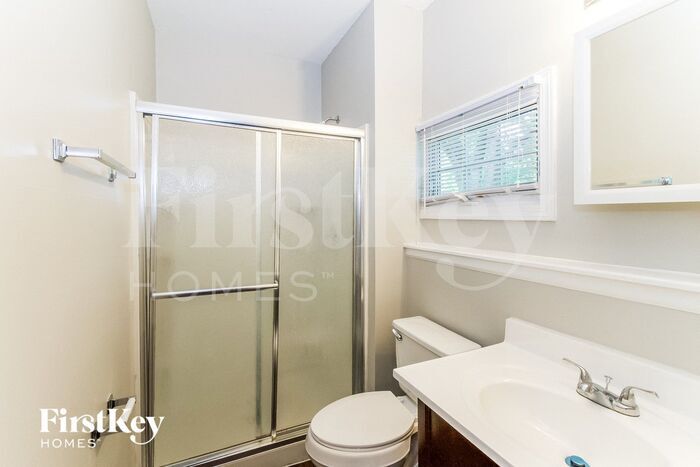 Building Photo - 7338 Kingsley Dr