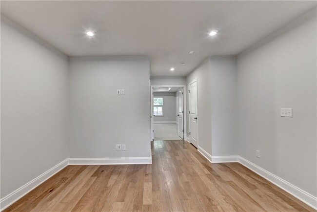 Building Photo - 204 Holsten Ln