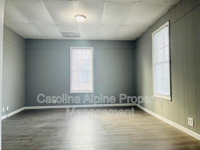 Building Photo - 401 Gardner St