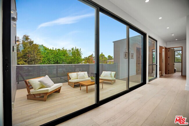 Building Photo - 15602 Morrison St