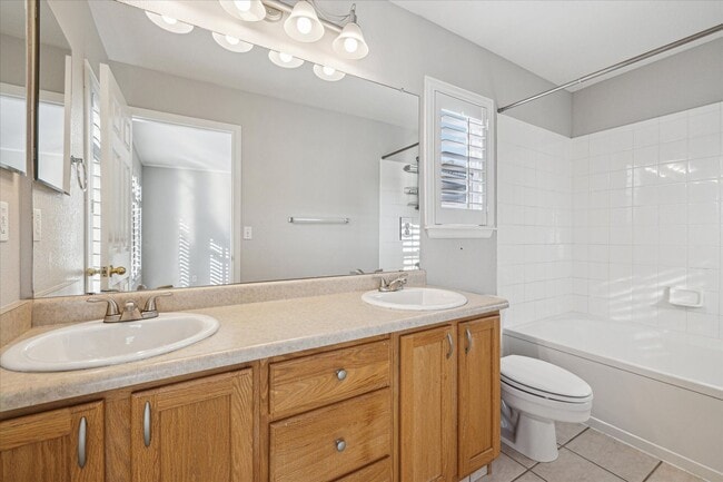 Building Photo - Wonderful 3 bedroom, 3.5 bath home in High...