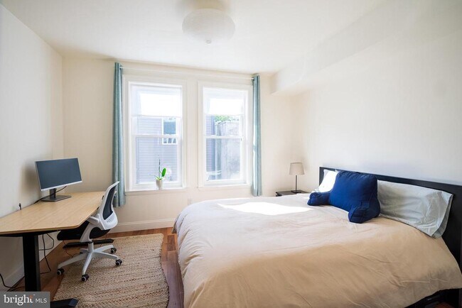 Building Photo - 2246 Sears St