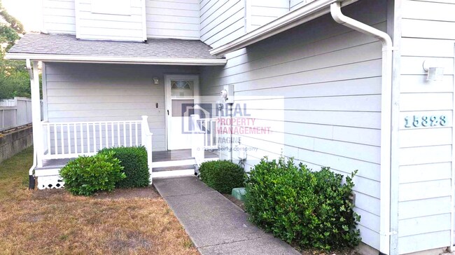 Building Photo - Check Out This Adorable 3 Bedroom, 2.5 Bath TownHome!