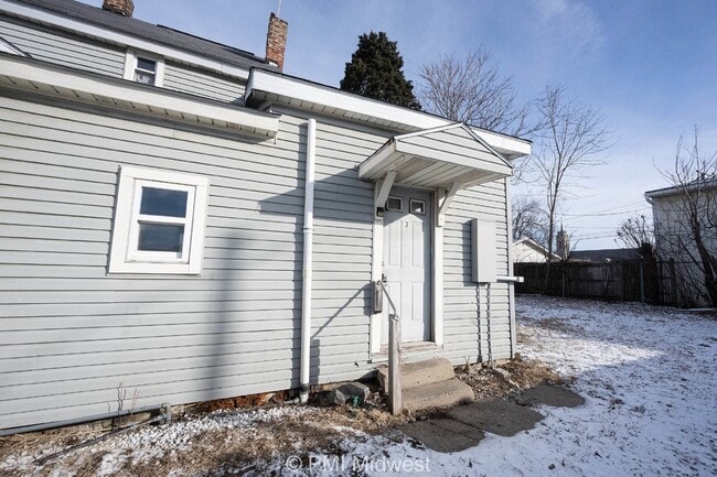 Building Photo - "Charming 1-Bedroom Retreat in Kokomo – Cozy 600 Sq Ft with Modern Comforts!"