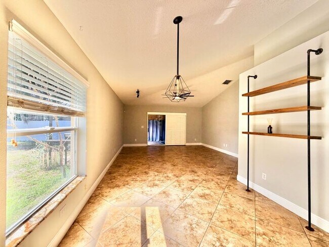 Building Photo - Modern Living Meets Prime Location with this Stunning 4/2!
